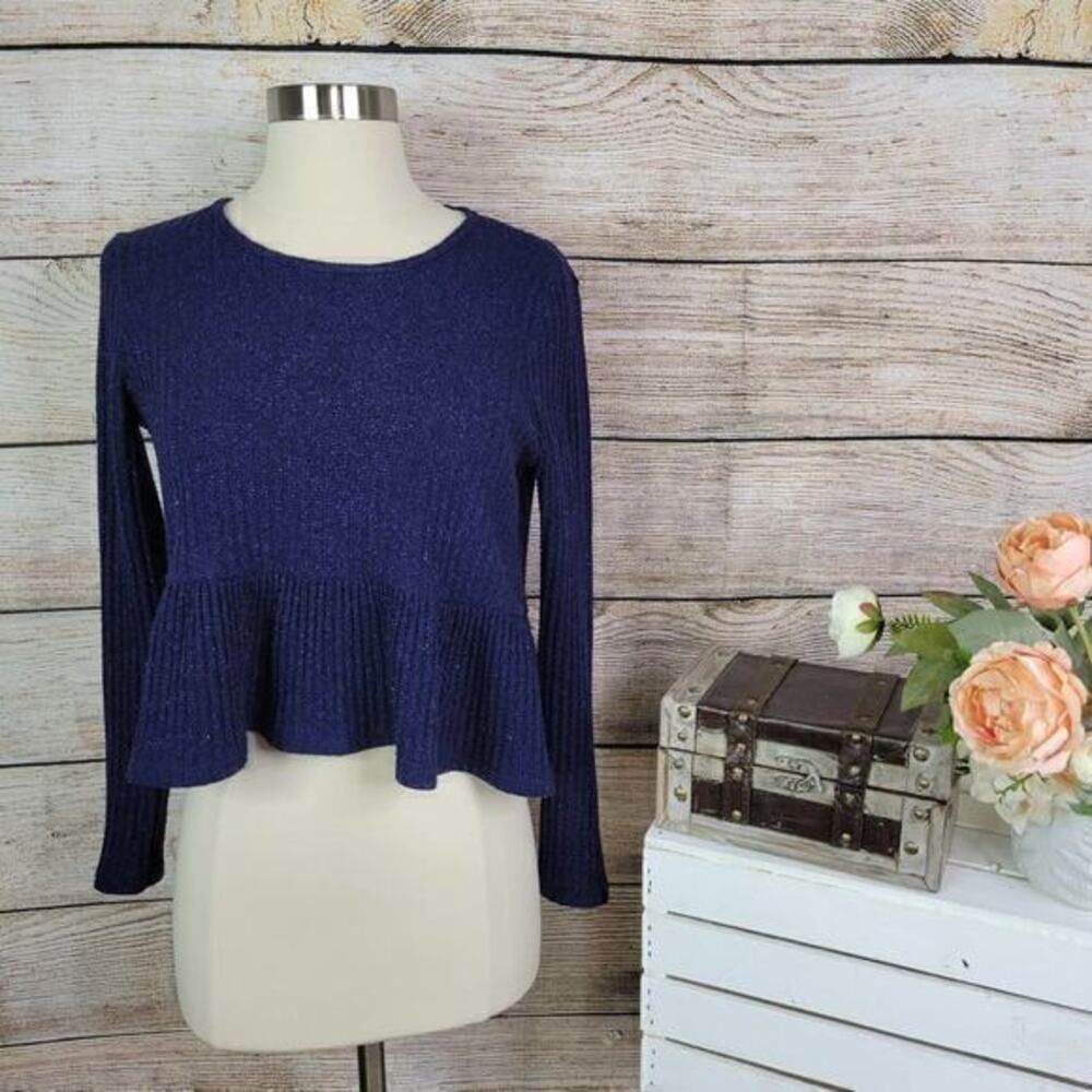 5/$25 Urban Outfitters Kimchi Blue Shimmer Keyhole Peplum Top XS